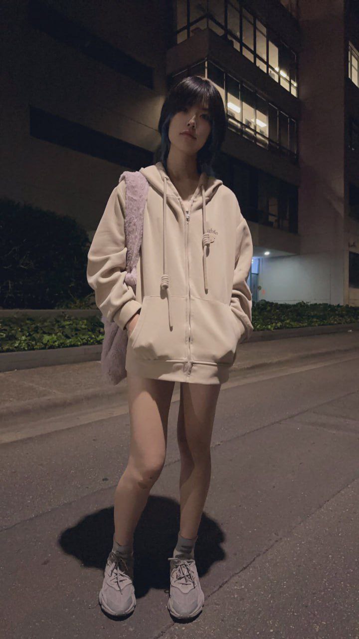免费视频,两个奶头被吃得又翘又痛メイリン モデルコレ...