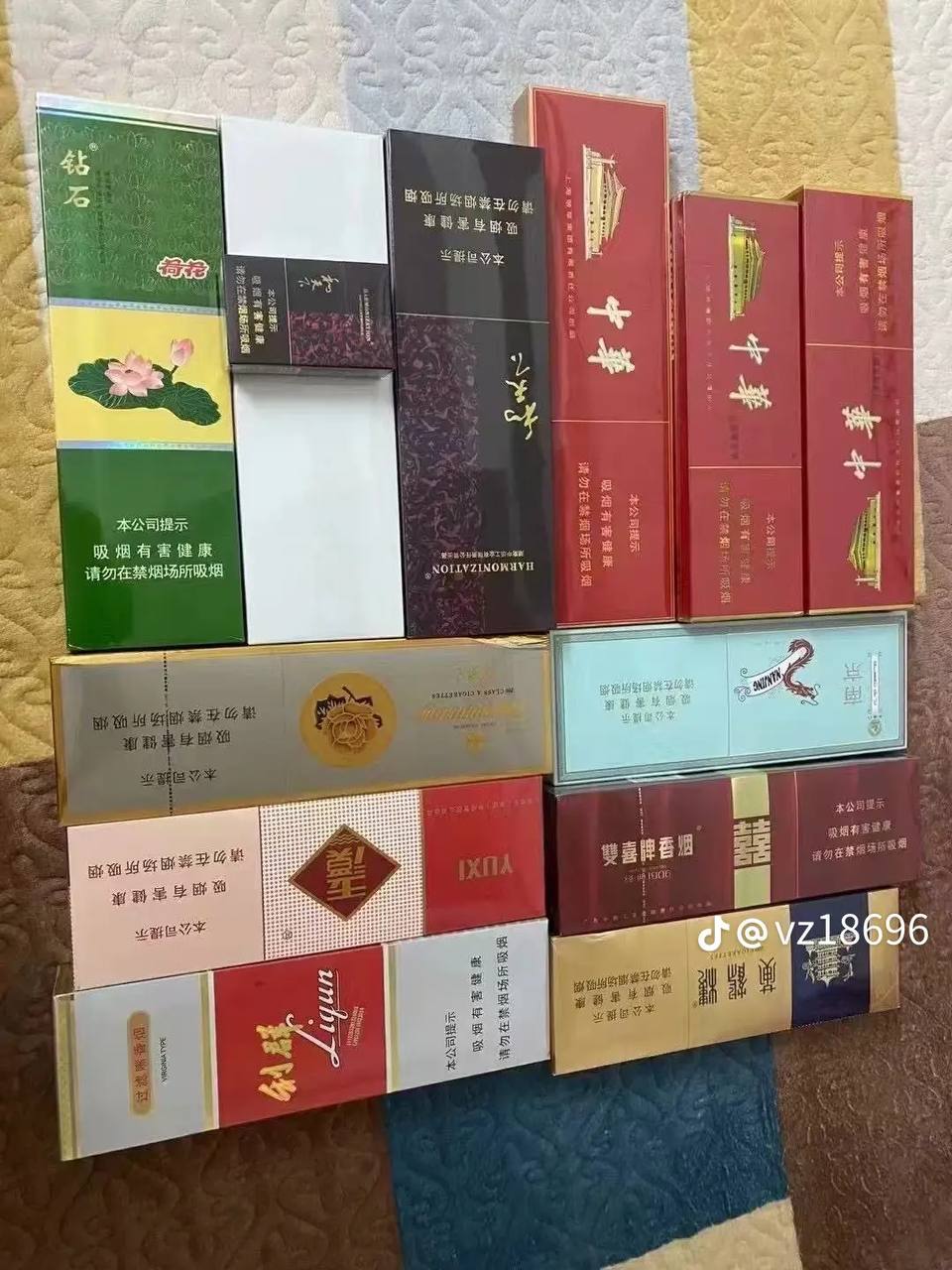 半裸体袒露身姿,身姿坦荡,风情万种:探寻袒露之美,品味...